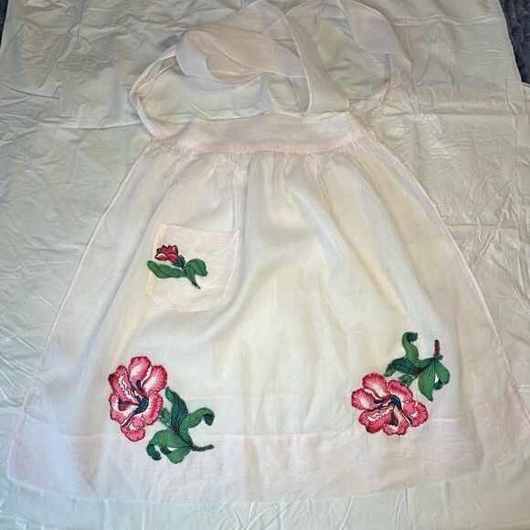 Vintage Pale Pink Sheer Cotton half apron embellished with floral patches - Picture 11 of 11